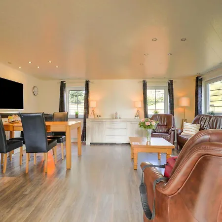 Charming In In A Recreation Park Tatil Evi *